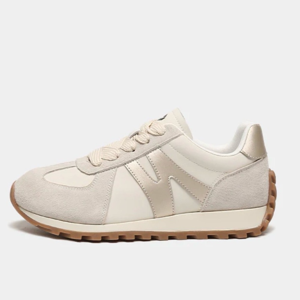 Somiliss NWOT Retro Runner Sneakers in Cream and Ivory.  Size 37/US 6.5.